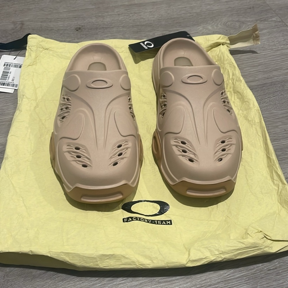 OAKLEY FACTORY TEAM + DEAD BRAIN PAGURO SLIDE MULE- HUMMUS SIZE 9